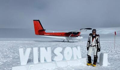 Azərbaycanlı alpinist Antarktidanın ən yüksək zirvəsinə qalxdı -