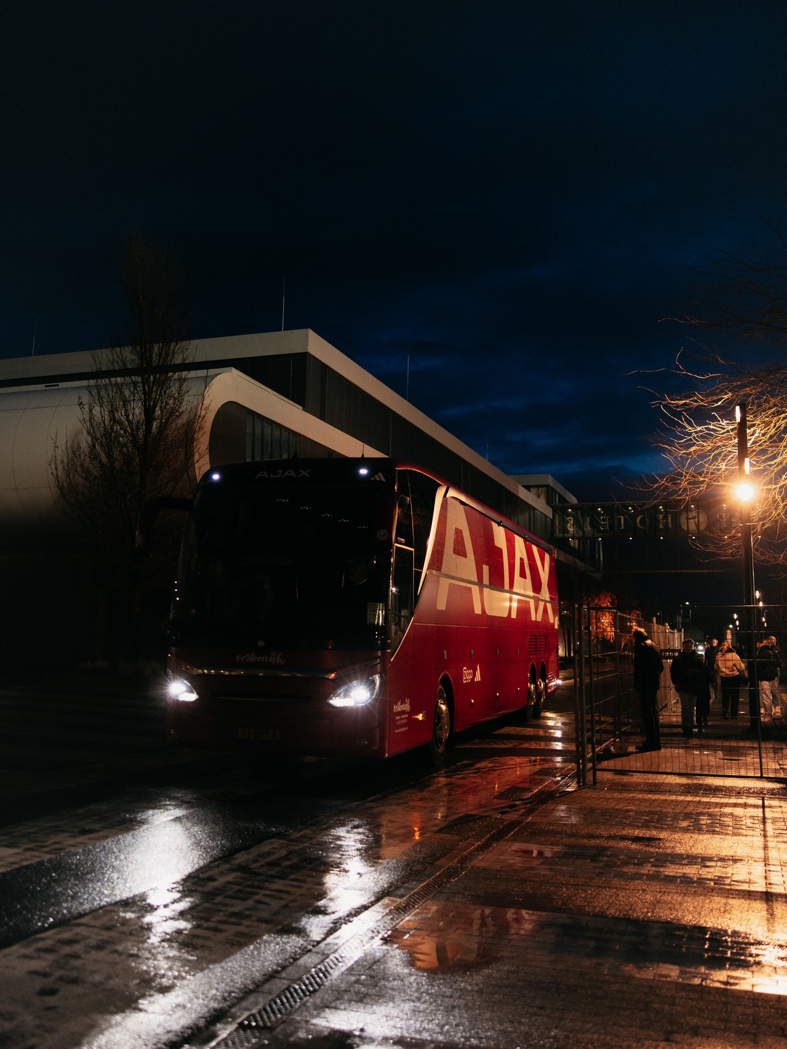 "Ayaks" Bakıda "Tofiq Bəhramov"dan imtina etdi, “Neftçi”yə üz tutdu