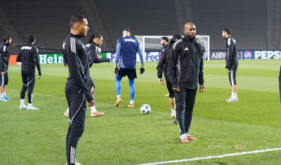 "Qarabağ"ın oyunçuları "Ayaks"ı gözləyərkən…