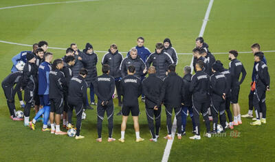 "Qarabağ"ın oyunçuları "Ayaks"ı gözləyərkən…