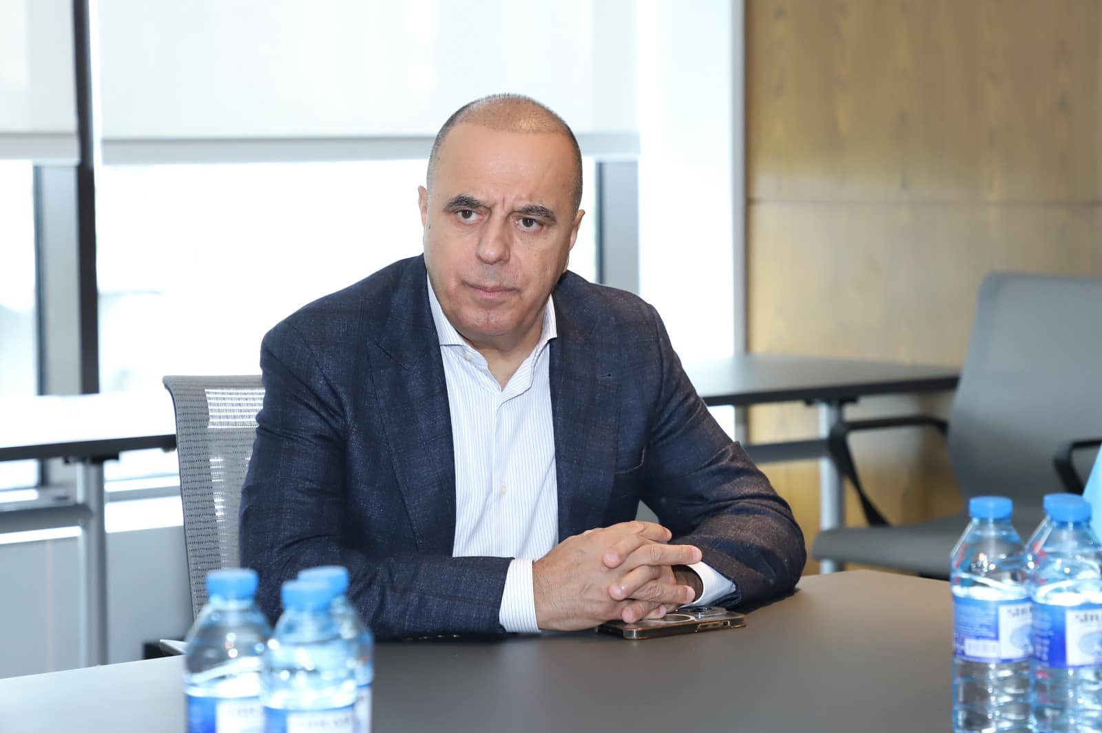 “Onun iştirak etməməsinin səbəbi verdiyi vədlər və müqavilələrə imza atmasıdır”