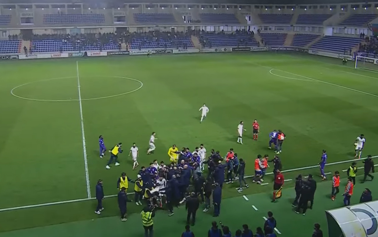 Premyer Liqada iki komanda arasında əlbəyaxa davanın VİDEOsu