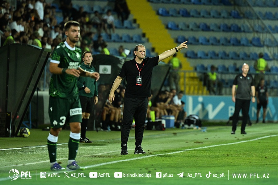 Baş məşqçi rəhbərliyin sözündən çıxdı, bu ayrılığa imkan vermədi