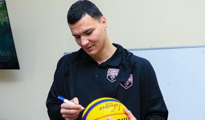 “Sabah”ın oyunçuları uşaq sığınacağına getdi -