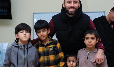 “Sabah”ın oyunçuları uşaq sığınacağına getdi -