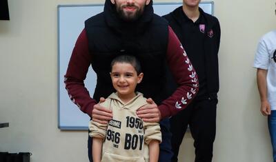 “Sabah”ın oyunçuları uşaq sığınacağına getdi -