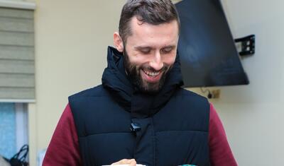 “Sabah”ın oyunçuları uşaq sığınacağına getdi -