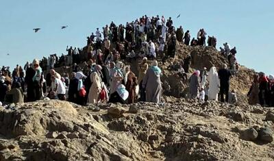 Biri Dubaya, digəri Kiprə, o isə...