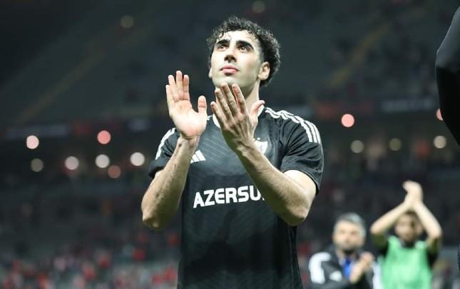 Qurban Qurbanov getmək fikrinə düşən müdafiəçisindən danışdı: “Maraqlananlar var”