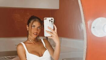 Ulduz futbolçunun cazibədar həyat yoldaşı - FOTOLAR