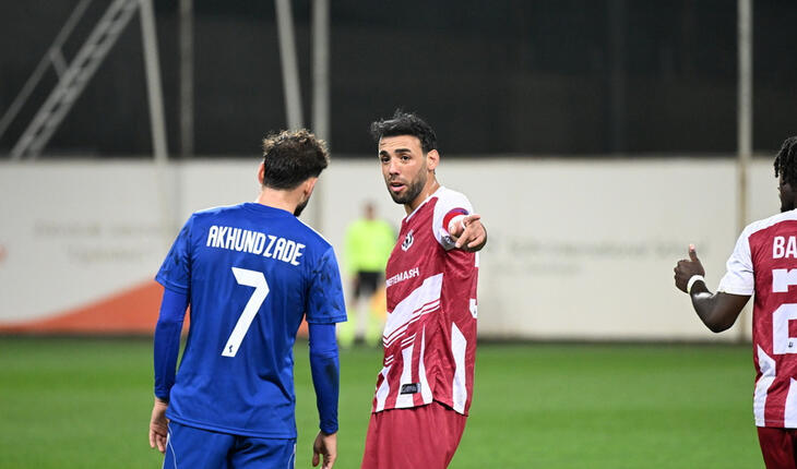 Kapitan baş məşqçinin üzünə niyə qayıdıb? - Xoşagəlməz OLAY!