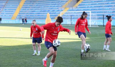 Qadınlardan ibarət millidə bir neçə problem var -