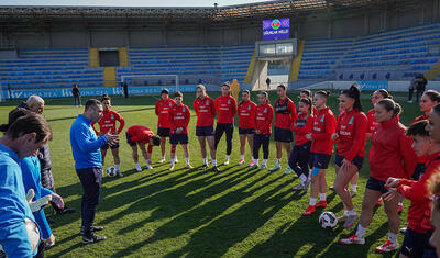 Qadınlardan ibarət millidə bir neçə problem var -