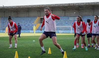 Qadınlardan ibarət millidə bir neçə problem var -