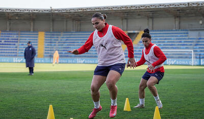 Qadınlardan ibarət millidə bir neçə problem var -