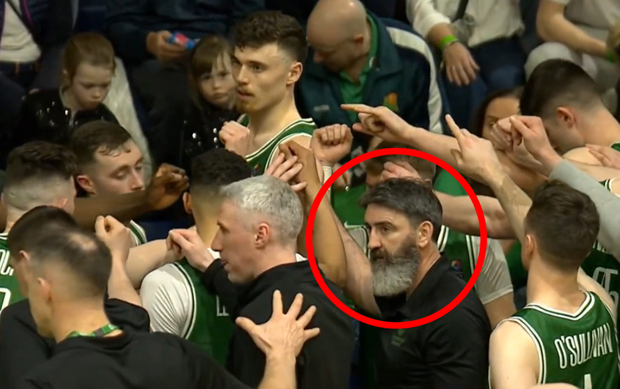 Millimizi təhqir edən baş məşqçidən şikayət olundu - VİDEO