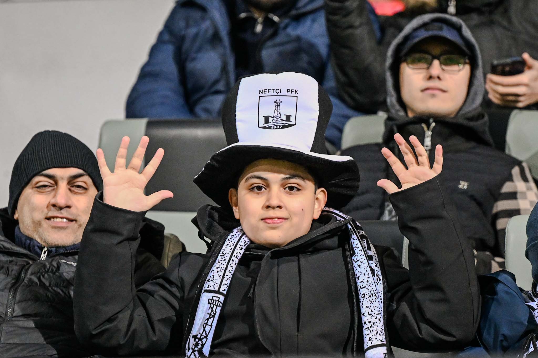 “Neftçi”li bir güllə ilə iki dövşan vurdu: “Ucuz insanlarsınız!”