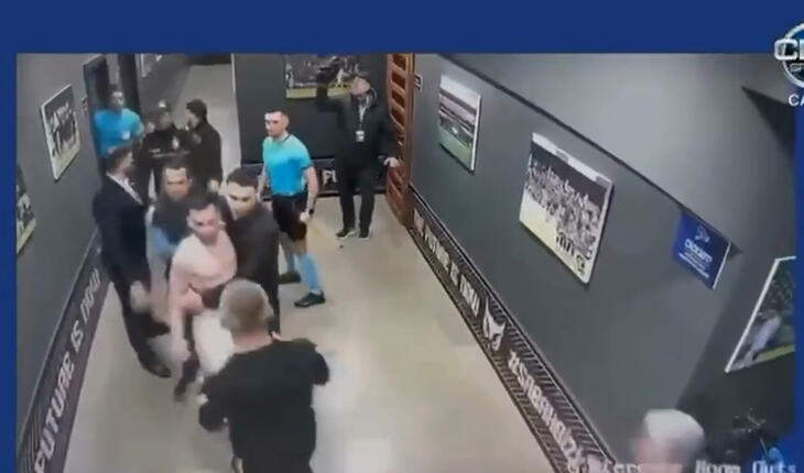 Azərbaycanda legioner hakimi təpiyinin altına salmaq istədi - QALMAQALLI VİDEO