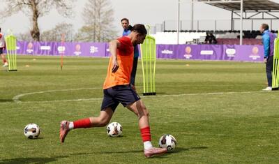 Yeni yaradılan komandanın baş məşqçisi nə iş görür? -