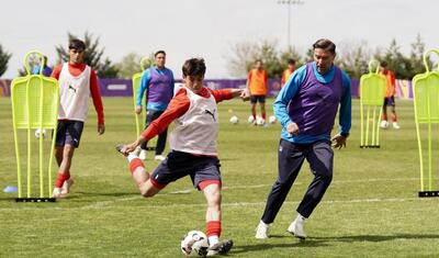 Yeni yaradılan komandanın baş məşqçisi nə iş görür? -