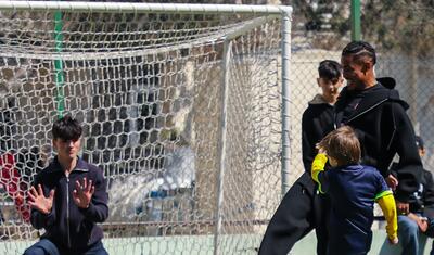“Sabah”ın futbolçuları qəsəbə sakinlərinin düzəltdiyi meydançaya getdi -