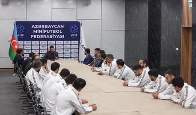 Orxan Məmmədov Avropa çempionatına gedən millinin oyunçularına diqqət göstərdi -