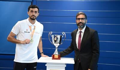 Rövşən Nəcəf SOCAR-ın minifutbol komandası ilə görüşdü -