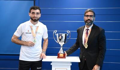Rövşən Nəcəf SOCAR-ın minifutbol komandası ilə görüşdü -
