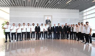 Rövşən Nəcəf SOCAR-ın minifutbol komandası ilə görüşdü -