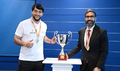 Rövşən Nəcəf SOCAR-ın minifutbol komandası ilə görüşdü -