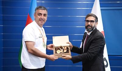 Rövşən Nəcəf SOCAR-ın minifutbol komandası ilə görüşdü -