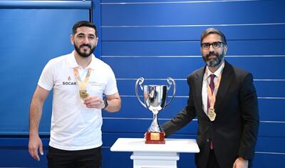 Rövşən Nəcəf SOCAR-ın minifutbol komandası ilə görüşdü -