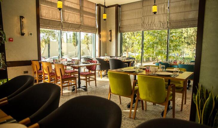 Azərbaycan millisinin baş məşqçisi şərikli restoran açdı