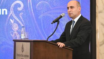Federasiya prezidenti olan nazir jurnalistə irad tutdu: “Sualı elə verin ki...” - VİDEO