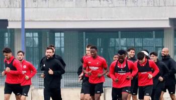 “Araz-Naxçıvan”da qeyri-peşəkarlıq: Narazı futbolçular dilə gəldi - FOTOLAR
