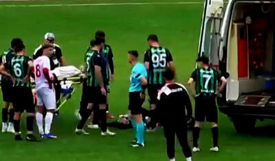 35 yaşlı futbolçu meydanın ortasında infarkt keçirdi