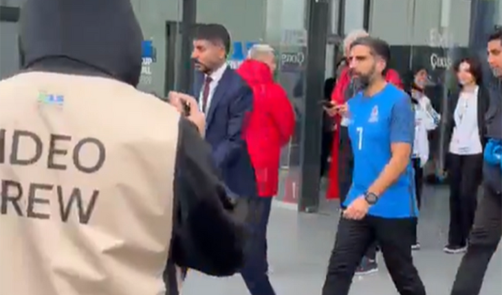 Rövşən Nəcəf “7 nömrə”ni geyinib stadiona gəldi, milliyə dəstək verdi - VİDEO